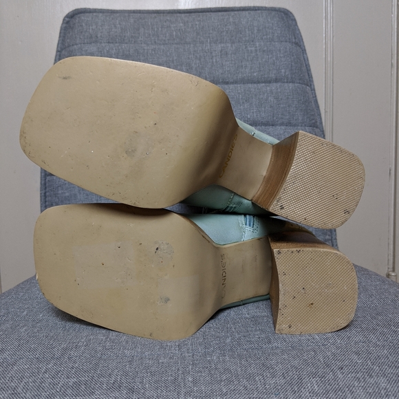 Vintage 90s platform light blue leather boots - Picture 7 of 8